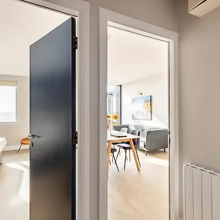 Bay Sea View Apartment *