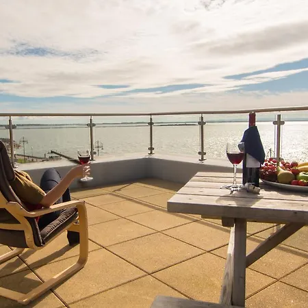 Bay Sea View Apartment *