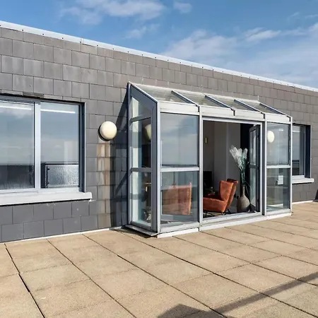 Bay Sea View Apartment *